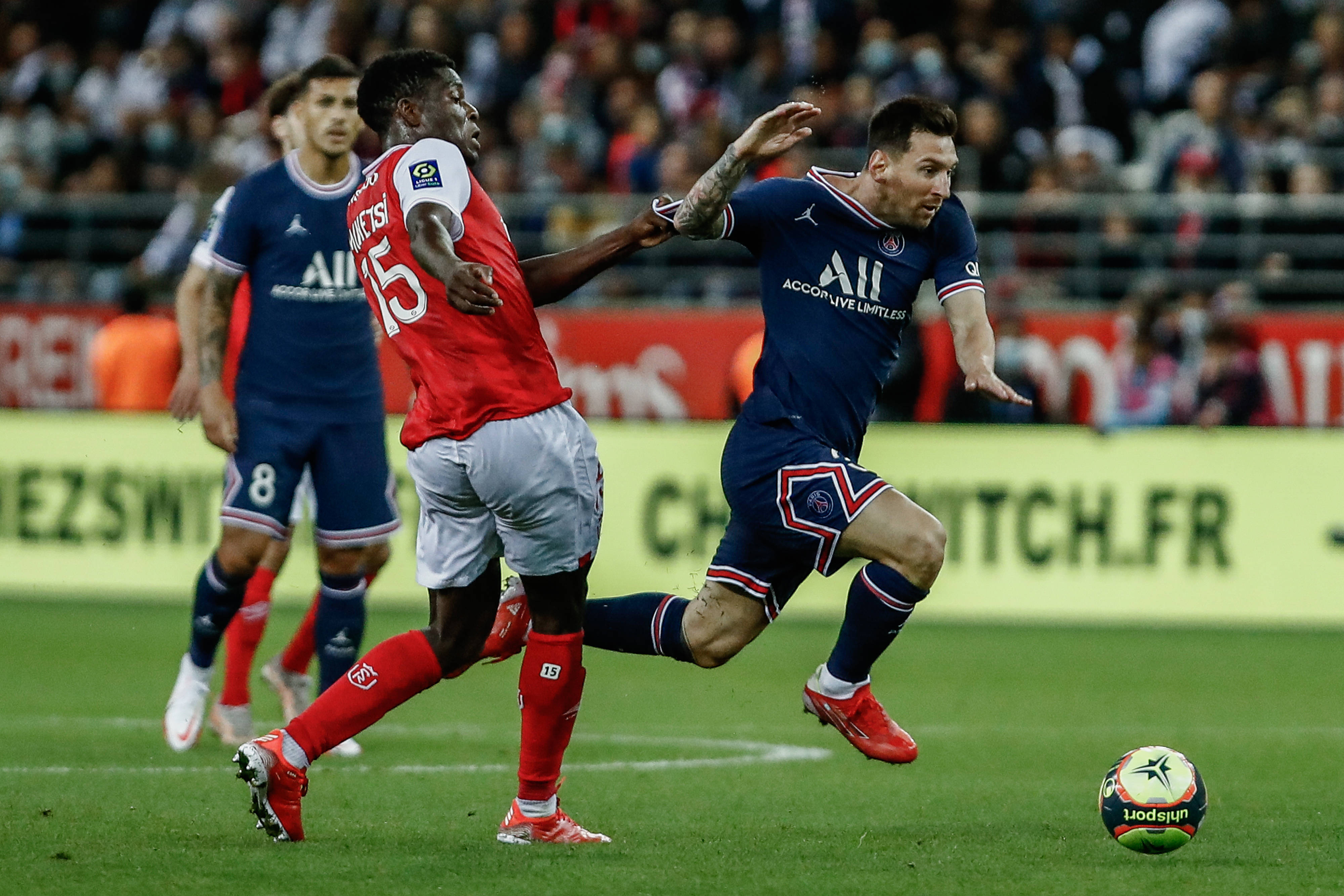 维罗纳客场取胜，豪取榜首宝座