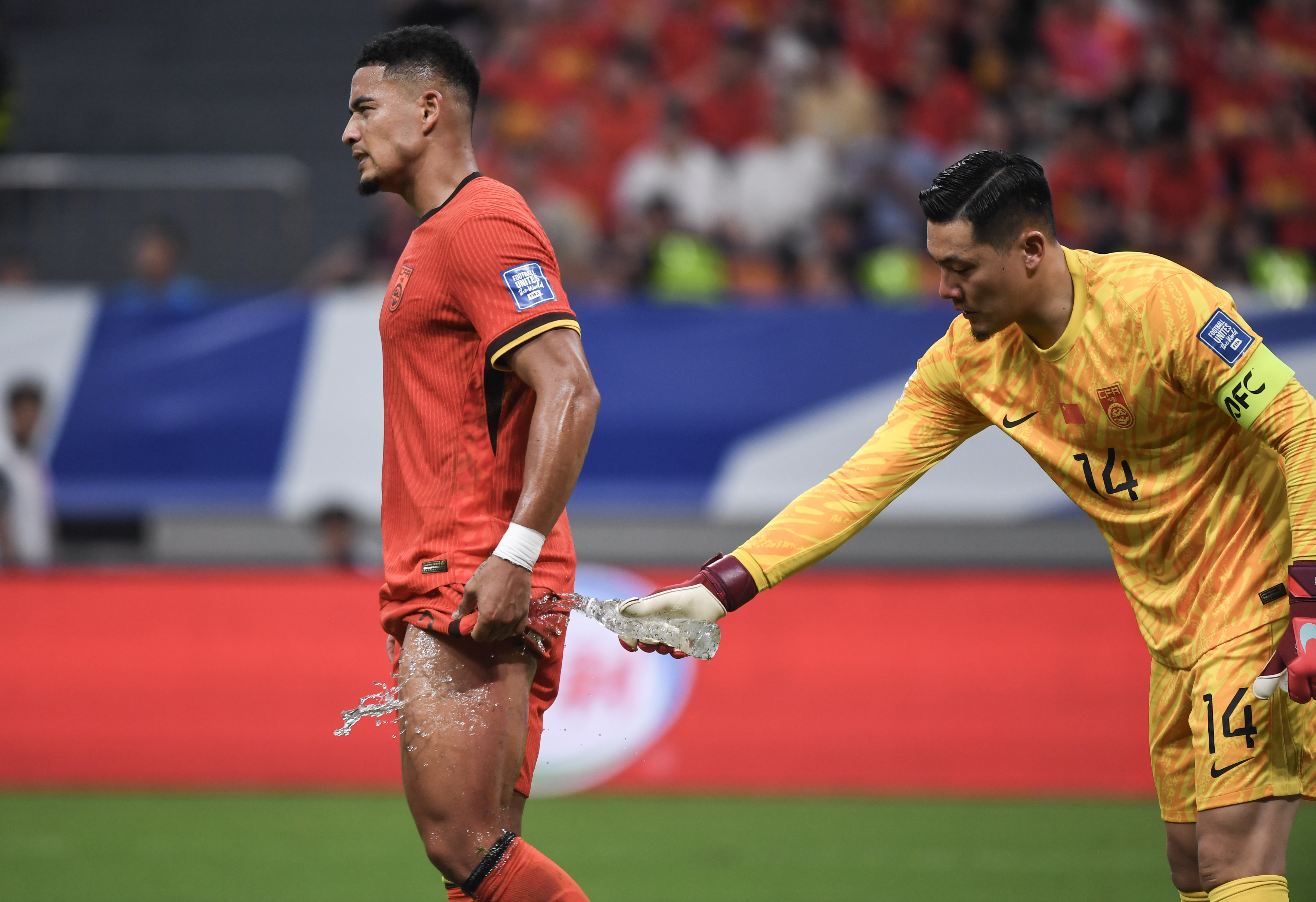 巴林足球代表队在国际赛事中成为焦点，赢得掌声的简单介绍