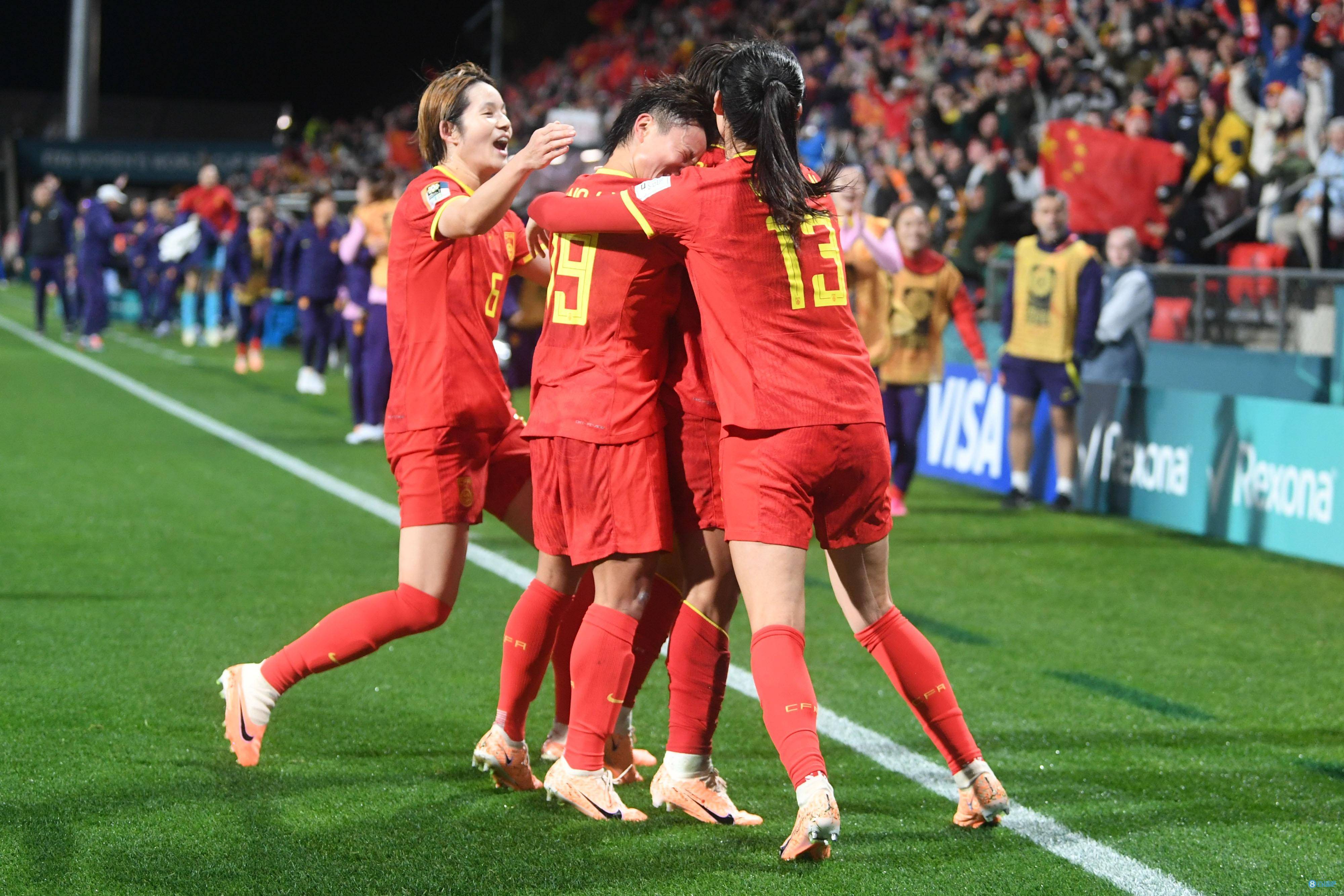 精彩的足球对决，女队表现抢眼！的简单介绍