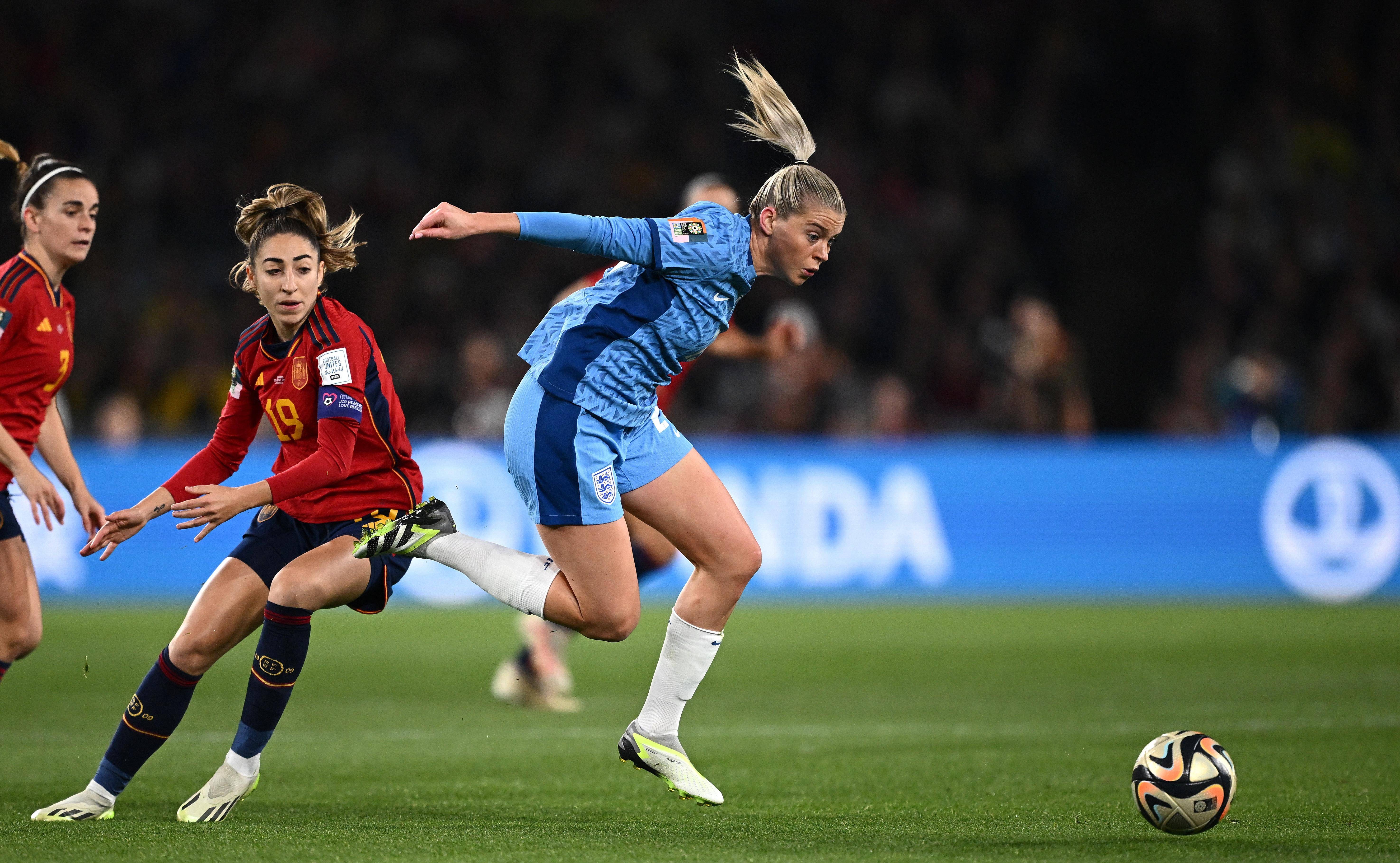 精彩的足球对决，女队表现抢眼！的简单介绍