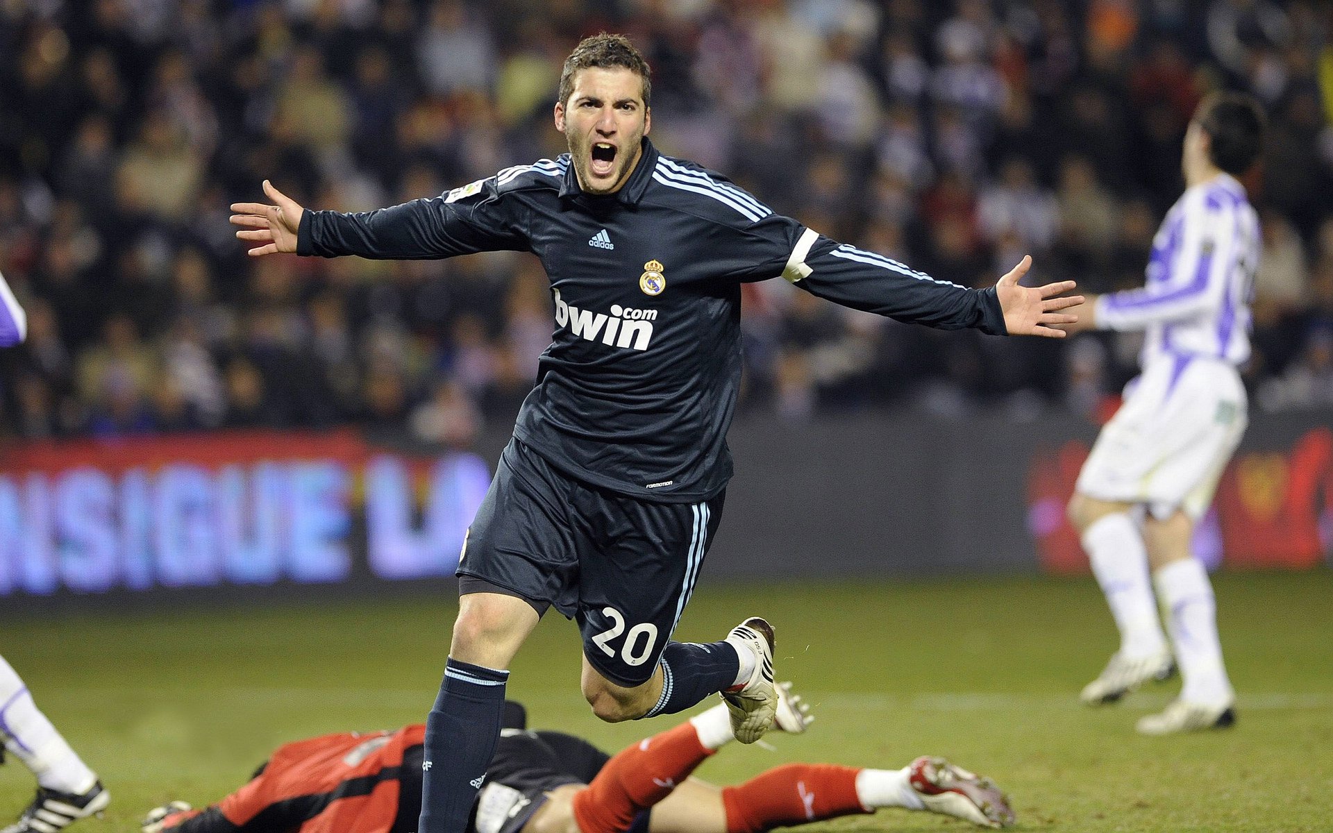 北欧风暴中的罗马之剑,迪巴拉关键一击,丹麦生死战力克挪威